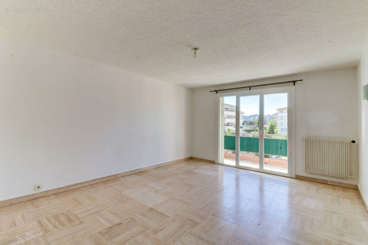 Appartement à MANDELIEU-LA-NAPOULE
