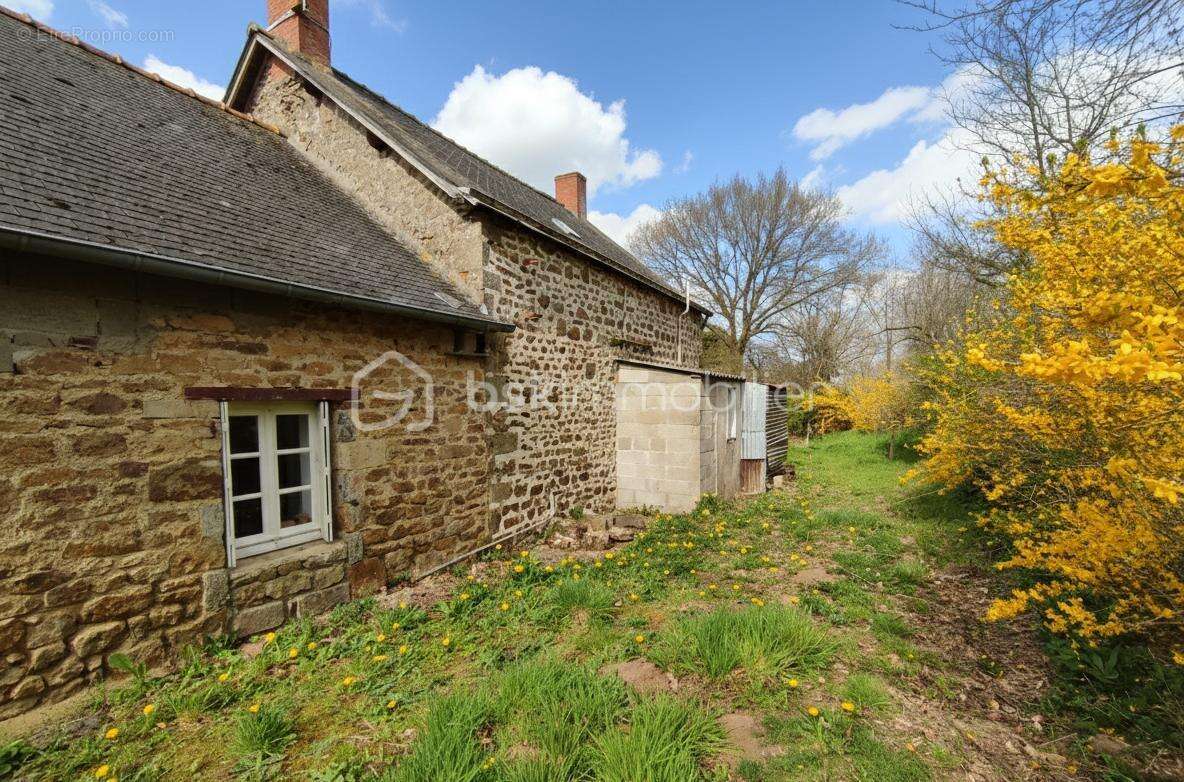 Maison à LASSAY-LES-CHATEAUX