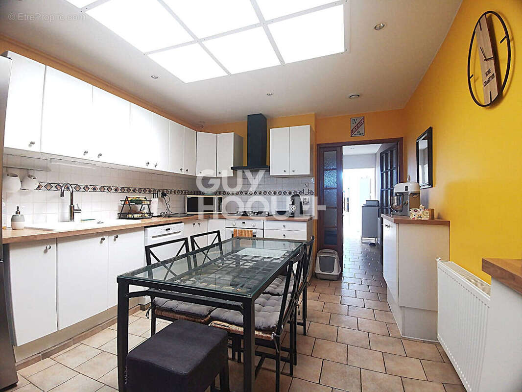 Maison à LA CHAPELLE-D'ARMENTIERES