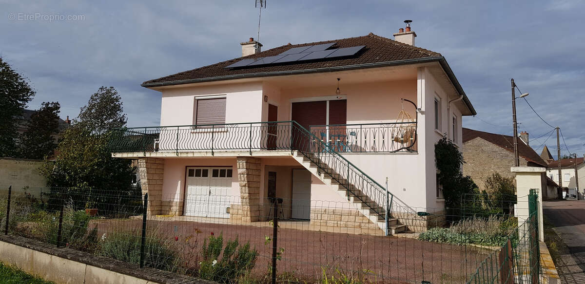 Maison à VERDUN-SUR-LE-DOUBS