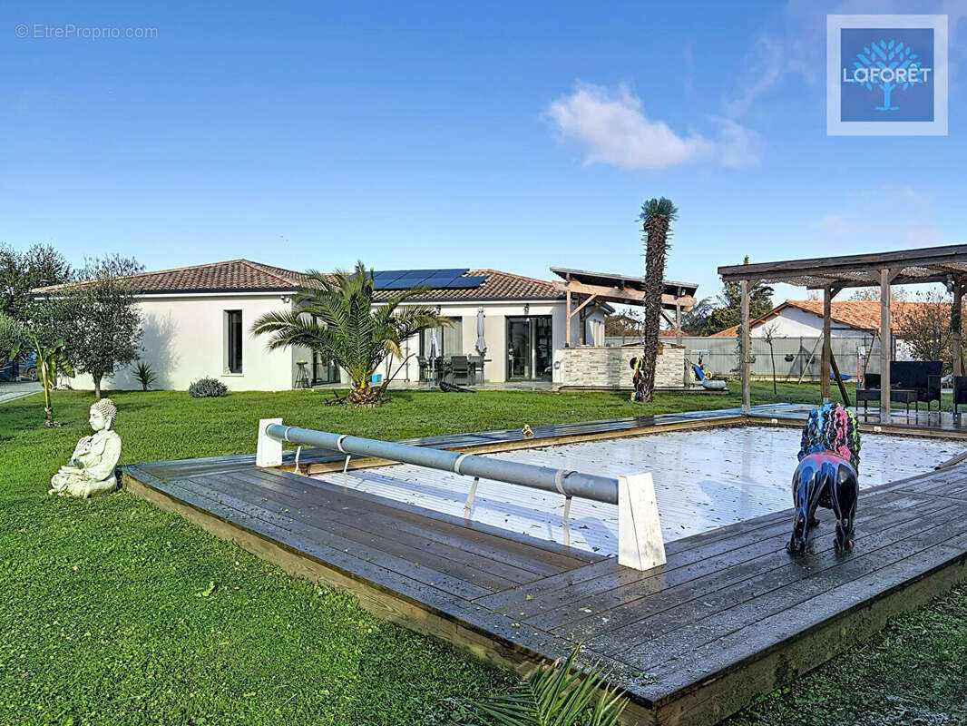 Maison à AMBARES-ET-LAGRAVE