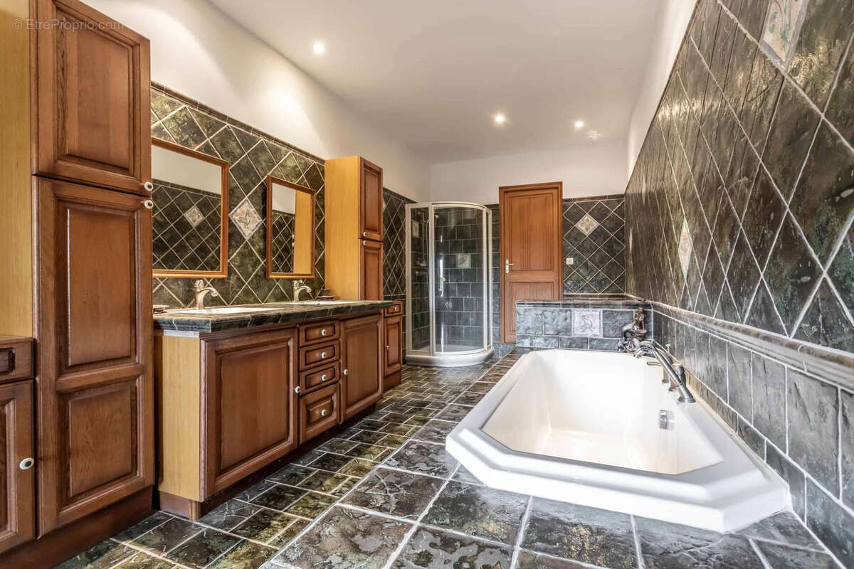 Chateau Estate - photo 14