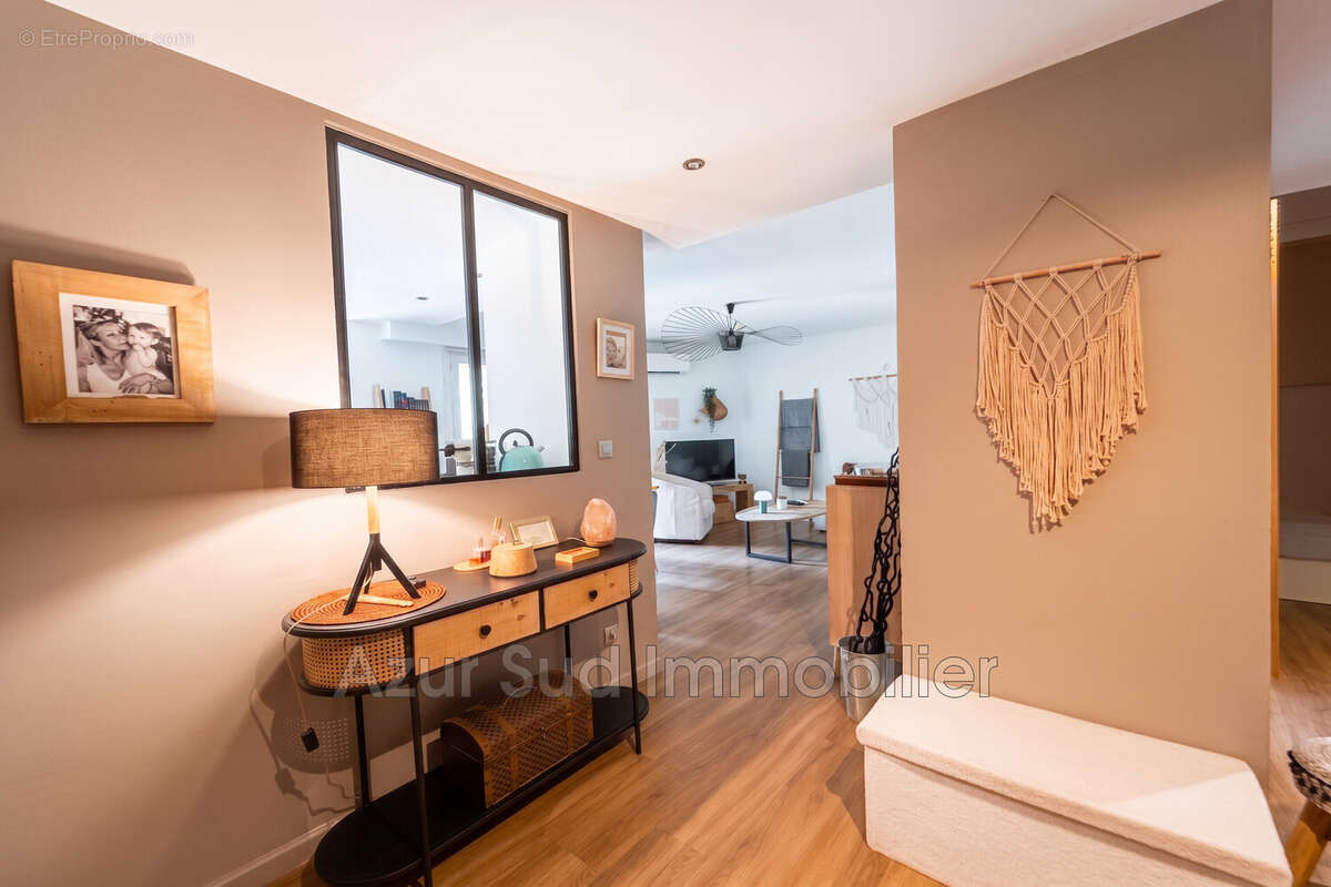 Appartement 62 m² à Antibes  - photo 4