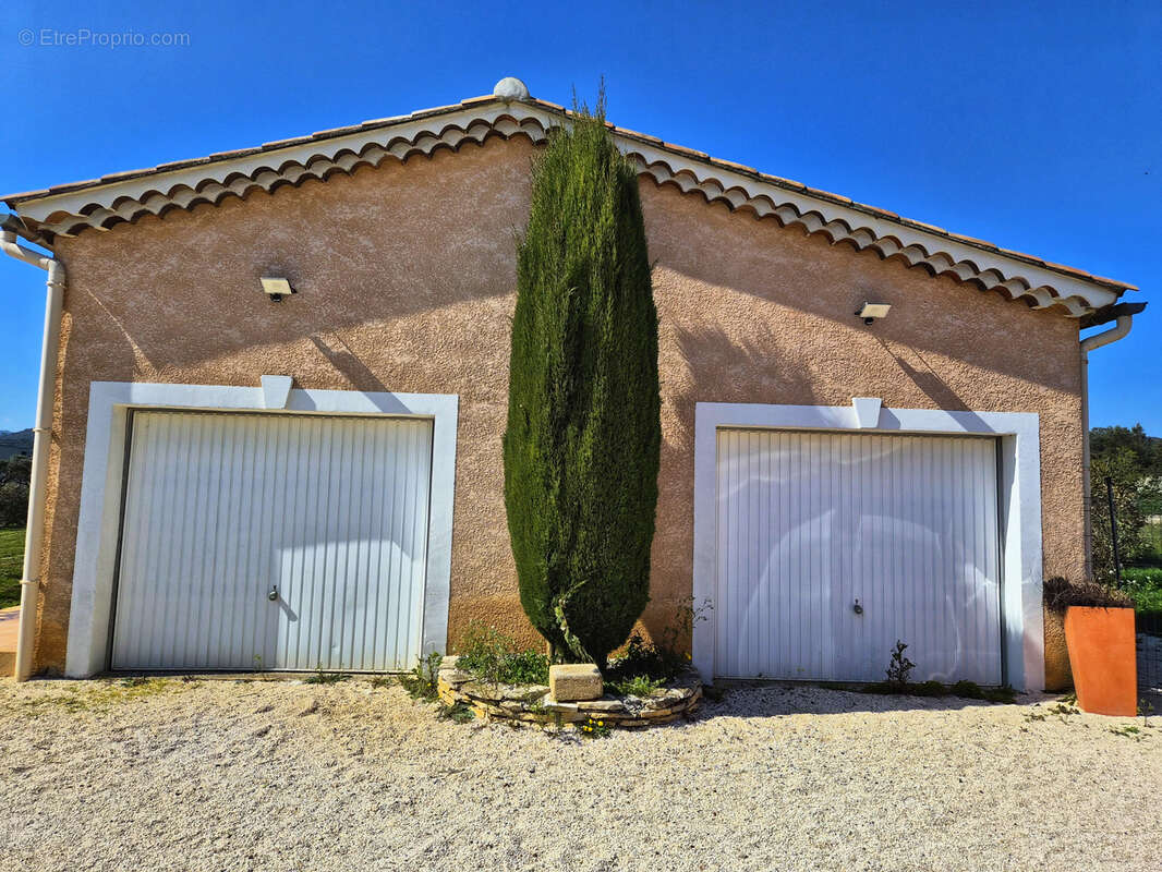 Maison à SAINT-JULIEN-LES-ROSIERS