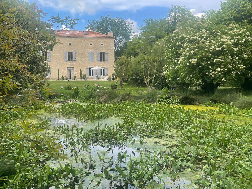 Propriété d'Exception  Le Thou (17290) - photo 2