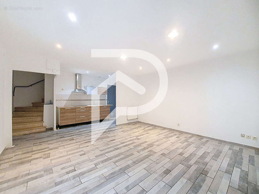 Maison à MONTELIMAR