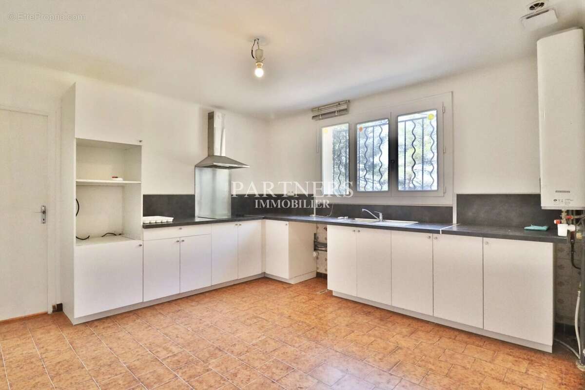 Maison à POURRIERES