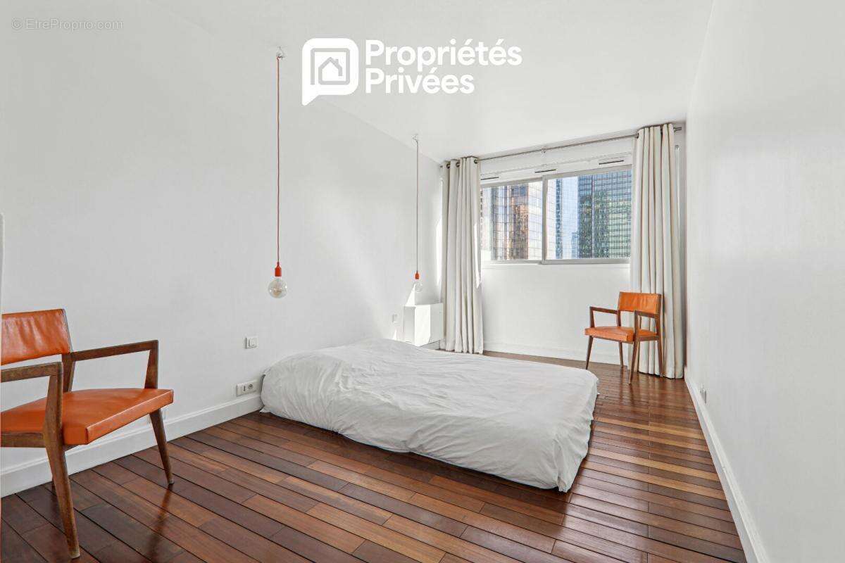 Appartement à COURBEVOIE