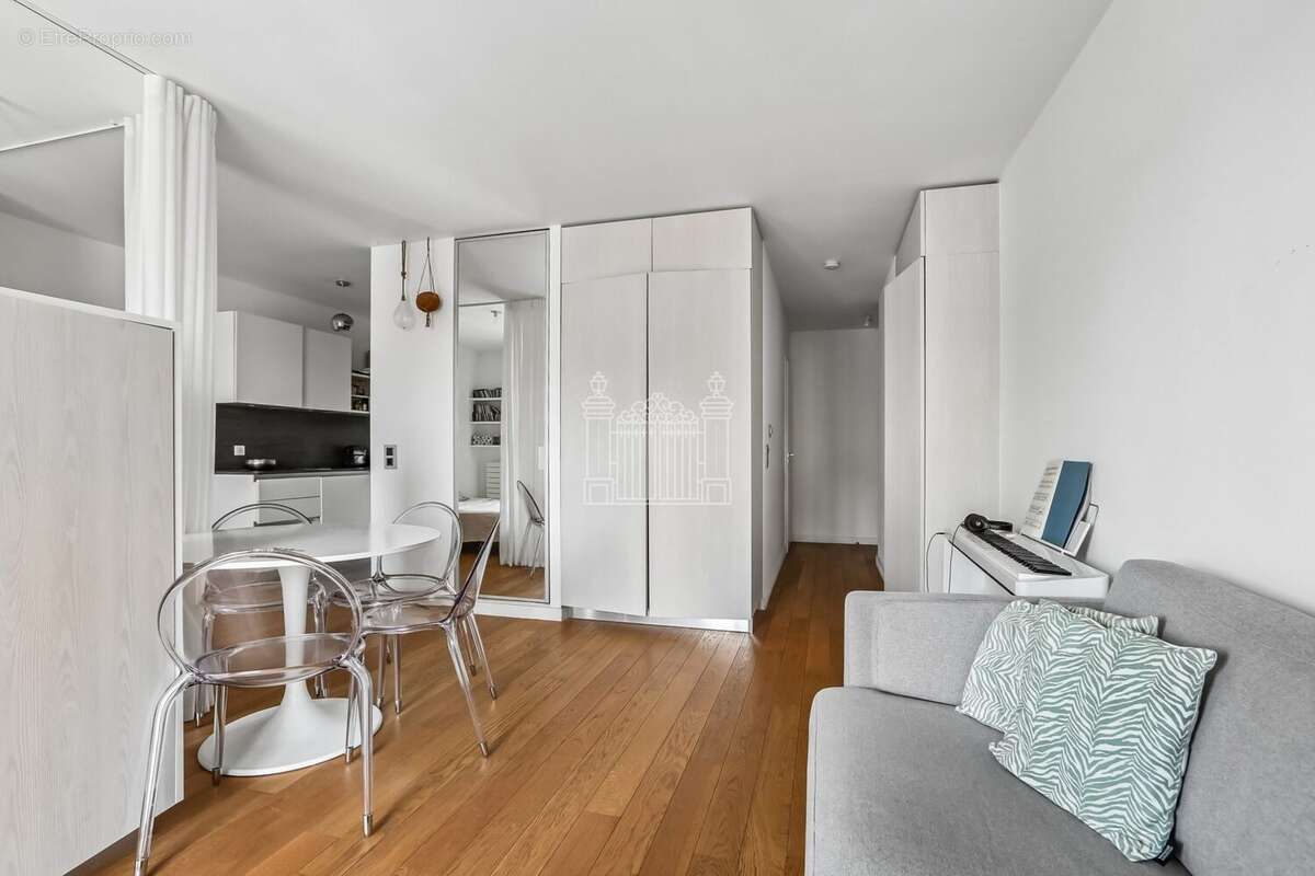 Appartement 42 m² à Paris-15e  - photo 2