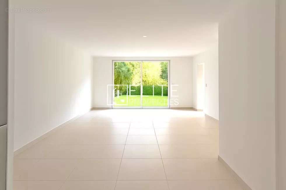 Appartement à MOUANS-SARTOUX