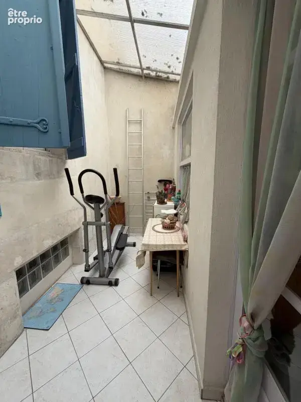 La Rochefoucauld. Immeuble avec magasin et appartement - photo 14