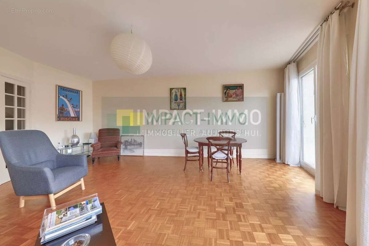 Appartement à COURBEVOIE
