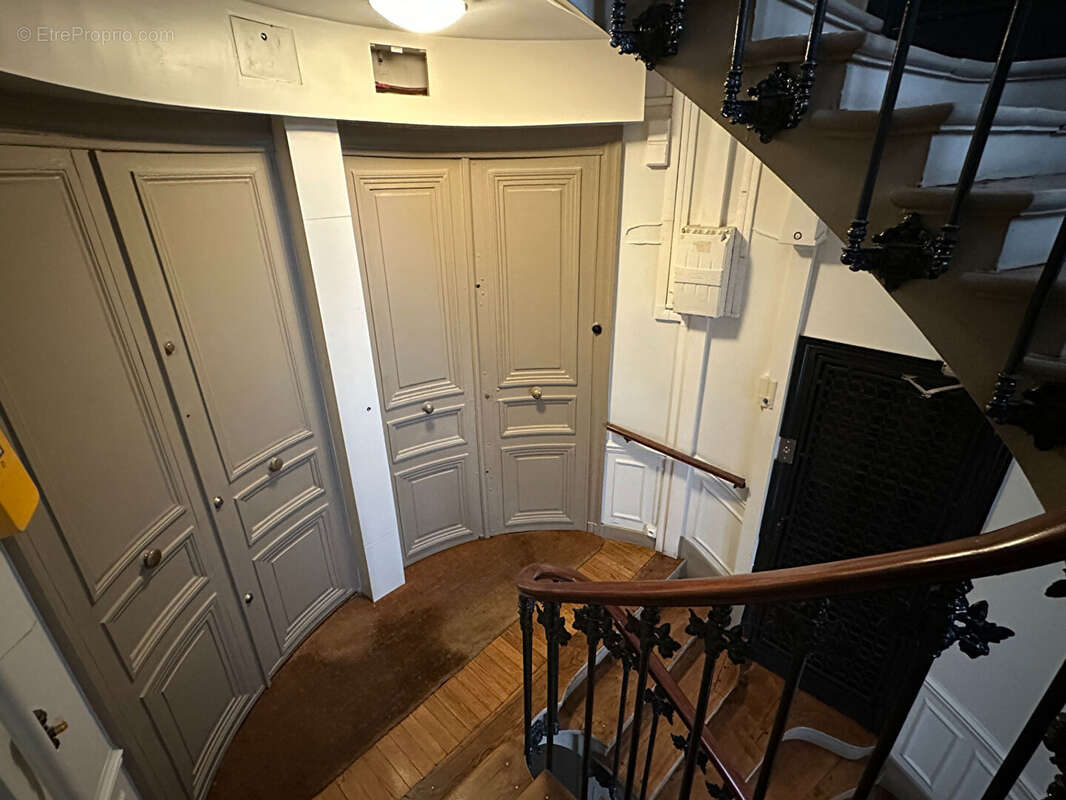 Appartement à PARIS-1E