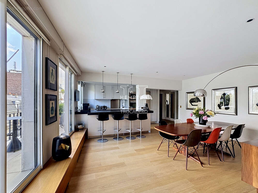 Appartement à PARIS-16E