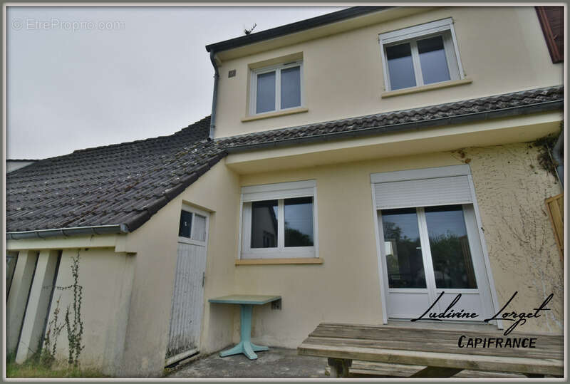 Maison à NEUILLY-SAINT-FRONT