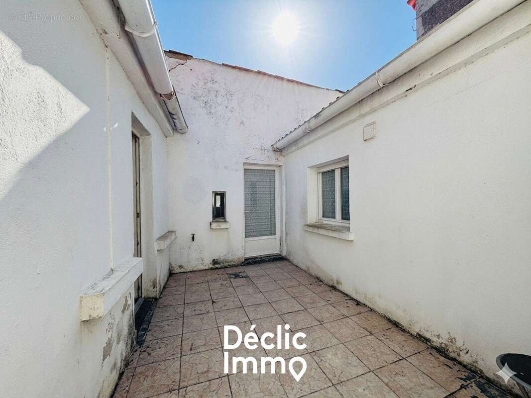 La Rochelle - Quartier Tasdon Echoppe 120 m2 à rénover - photo 2