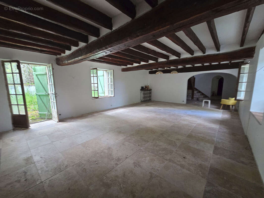 NOYEN SUR SEINE: Longère 8 pieces. 216 m2 habitable sur 2888 m2 de terrain clos - photo 2