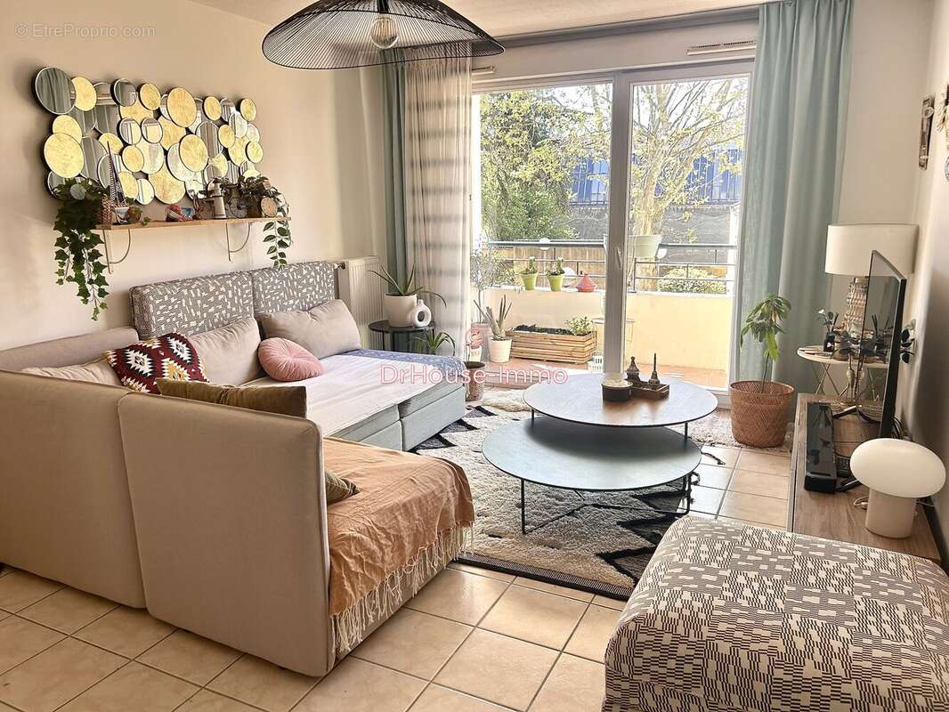 Appartement 64 m² à Saint-Fons  - photo 2