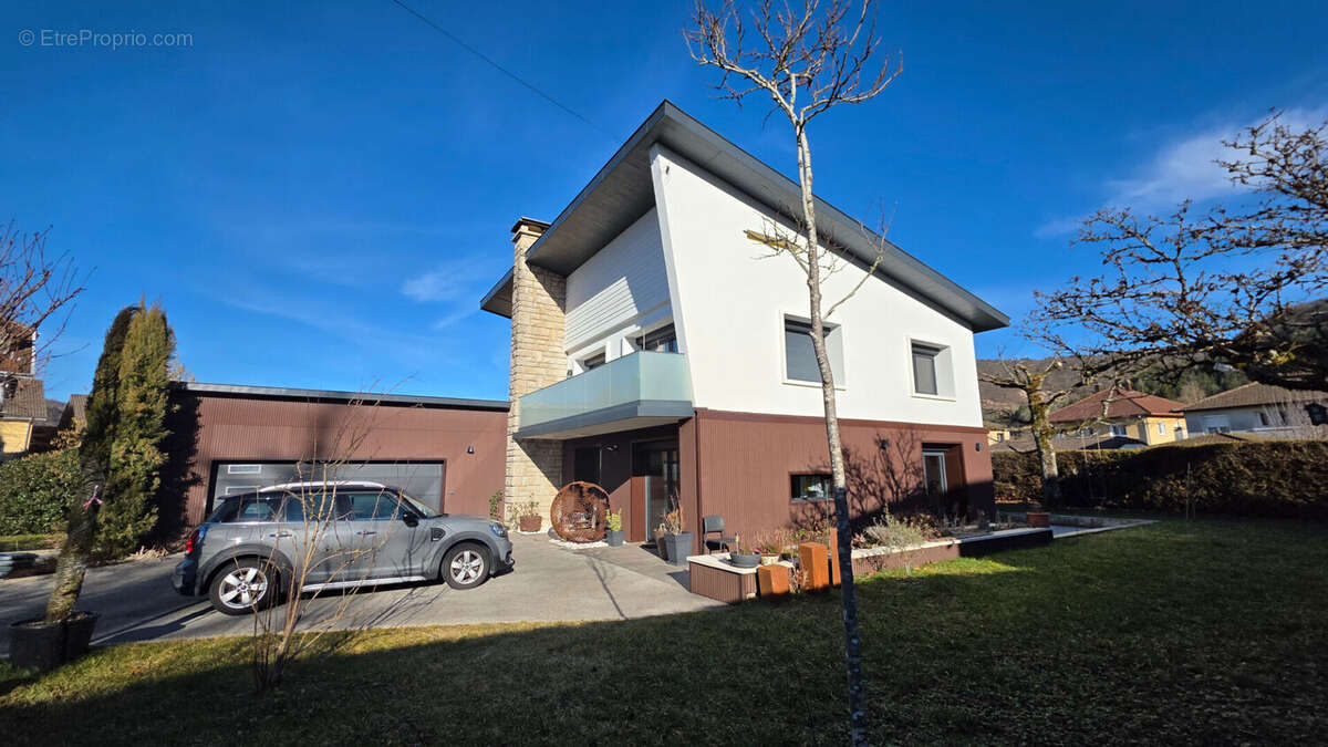 Maison à MONTREAL-LA-CLUSE