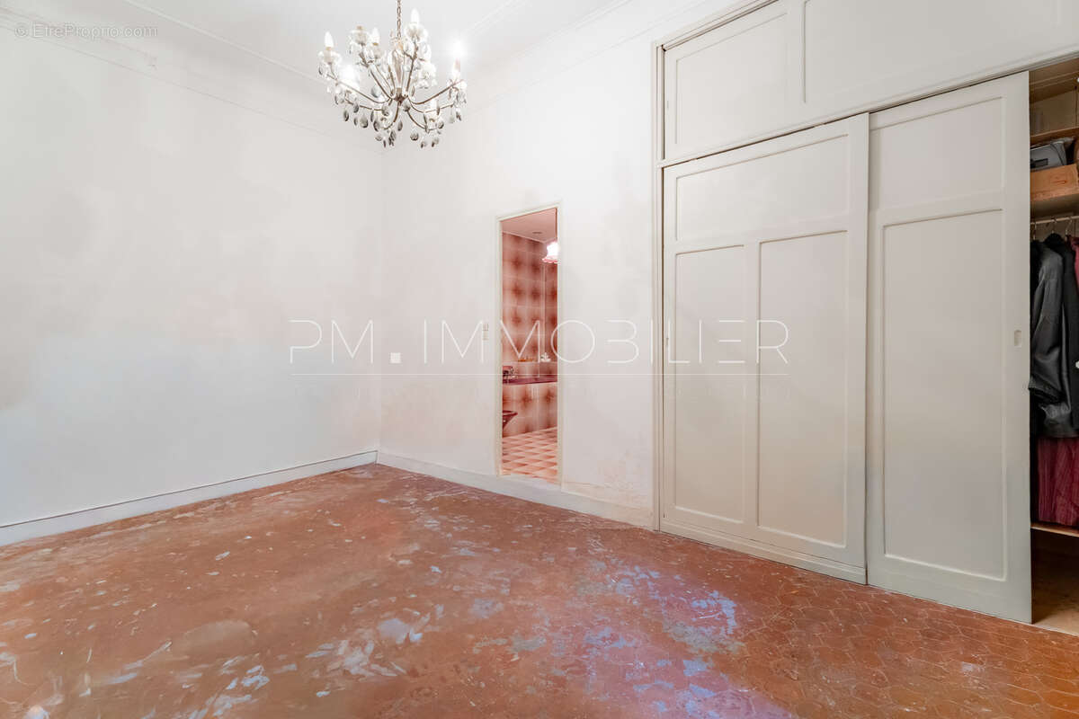 Appartement à MARSEILLE-1E