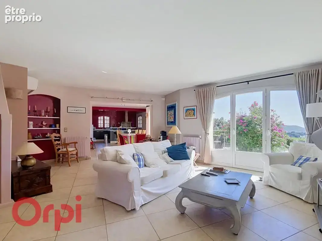 Maison à vendre à la Cadière d'Azur avec vue mer - photo 4
