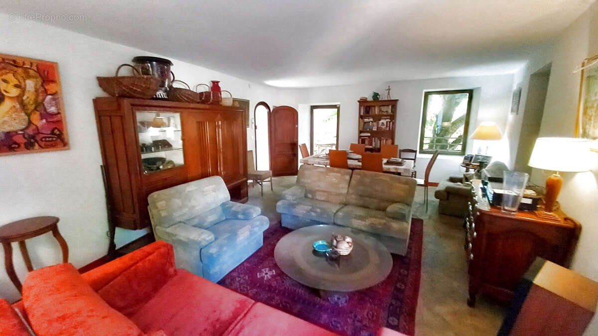 Maison à COLOMBIERES-SUR-ORB