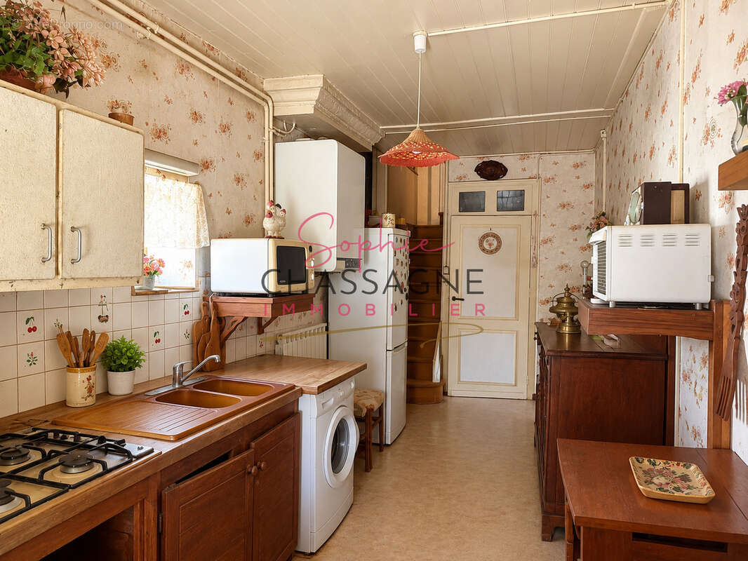 A 10 min de Branne, ensemble immobilier comprenant 3 maisons mitoyennes et une grange indépendante - photo 3