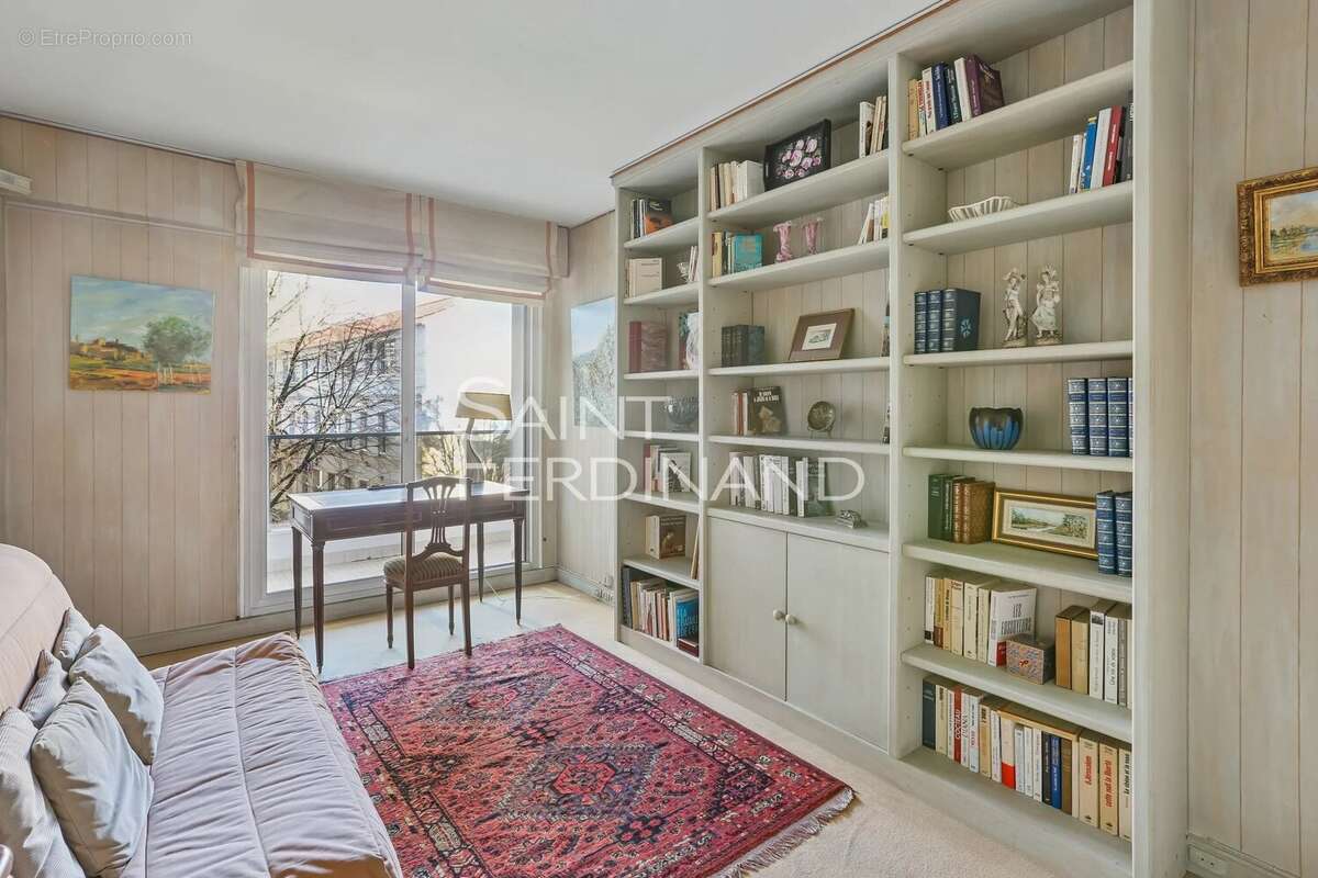 Appartement à NEUILLY-SUR-SEINE