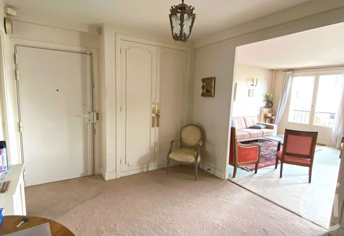 Appartement à NEUILLY-SUR-SEINE