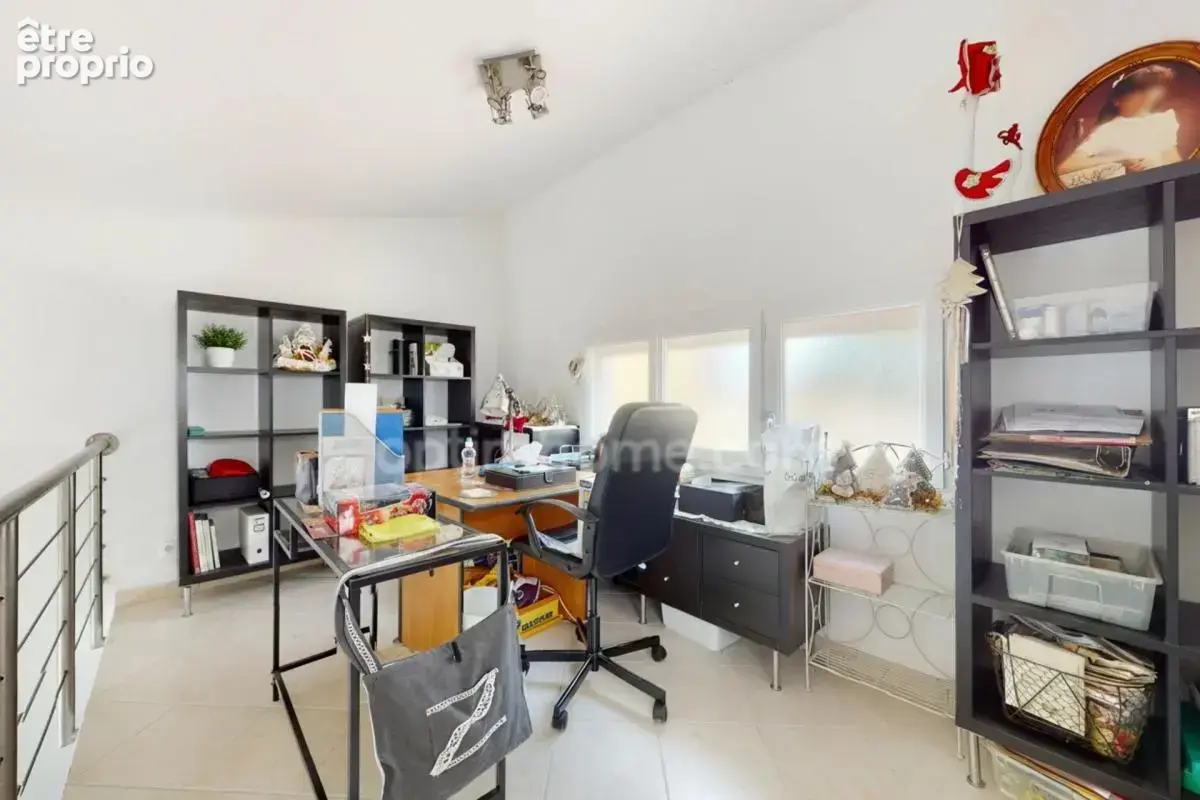 MARTIGUES (13) : à vendre Maison 4 chambres, 1 bureau, 2 appartements T3 et T4, garage sur terrain 859m² - photo 7