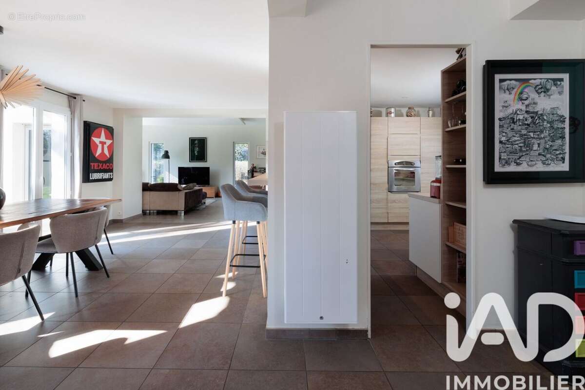 Photo 3 - Maison à SAINT-GENIS-LES-OLLIERES