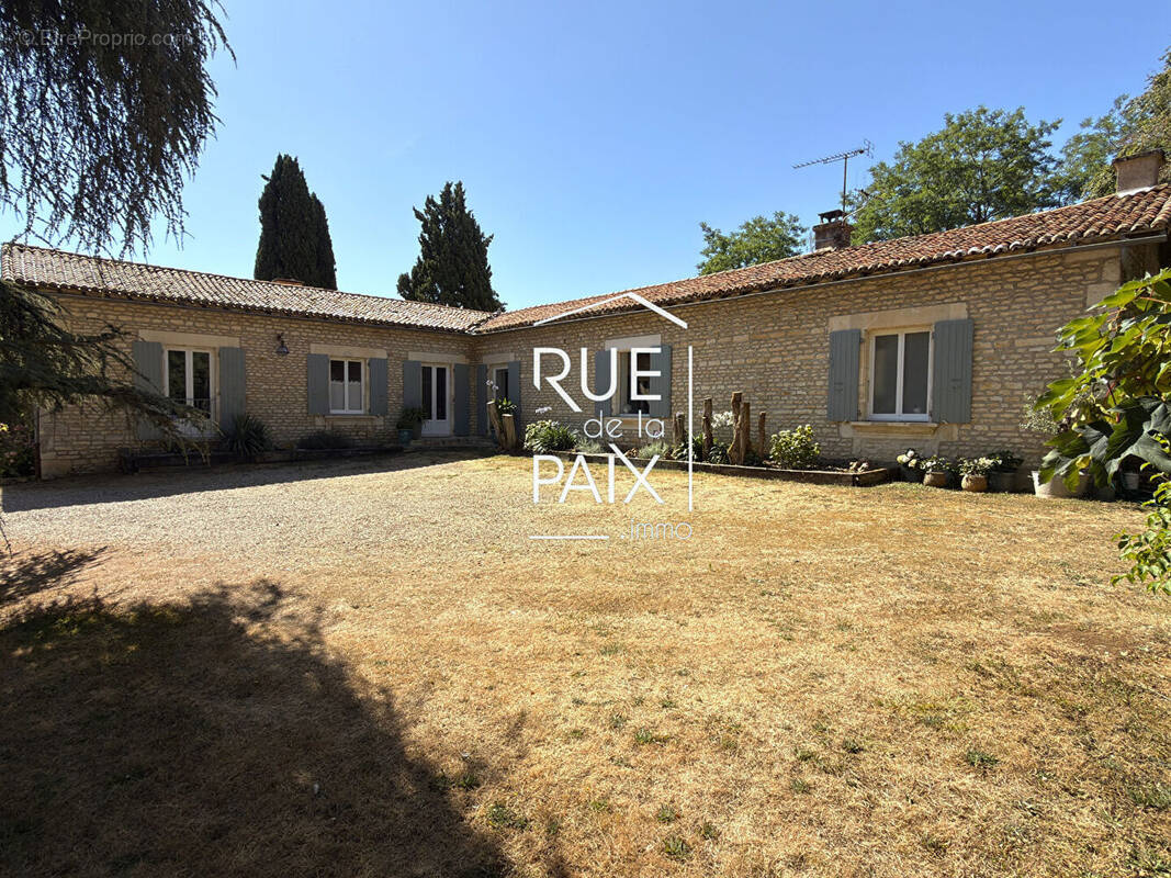 Maison à VOUILLE