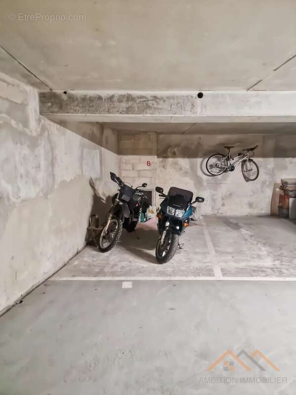 Parking à PARIS-15E