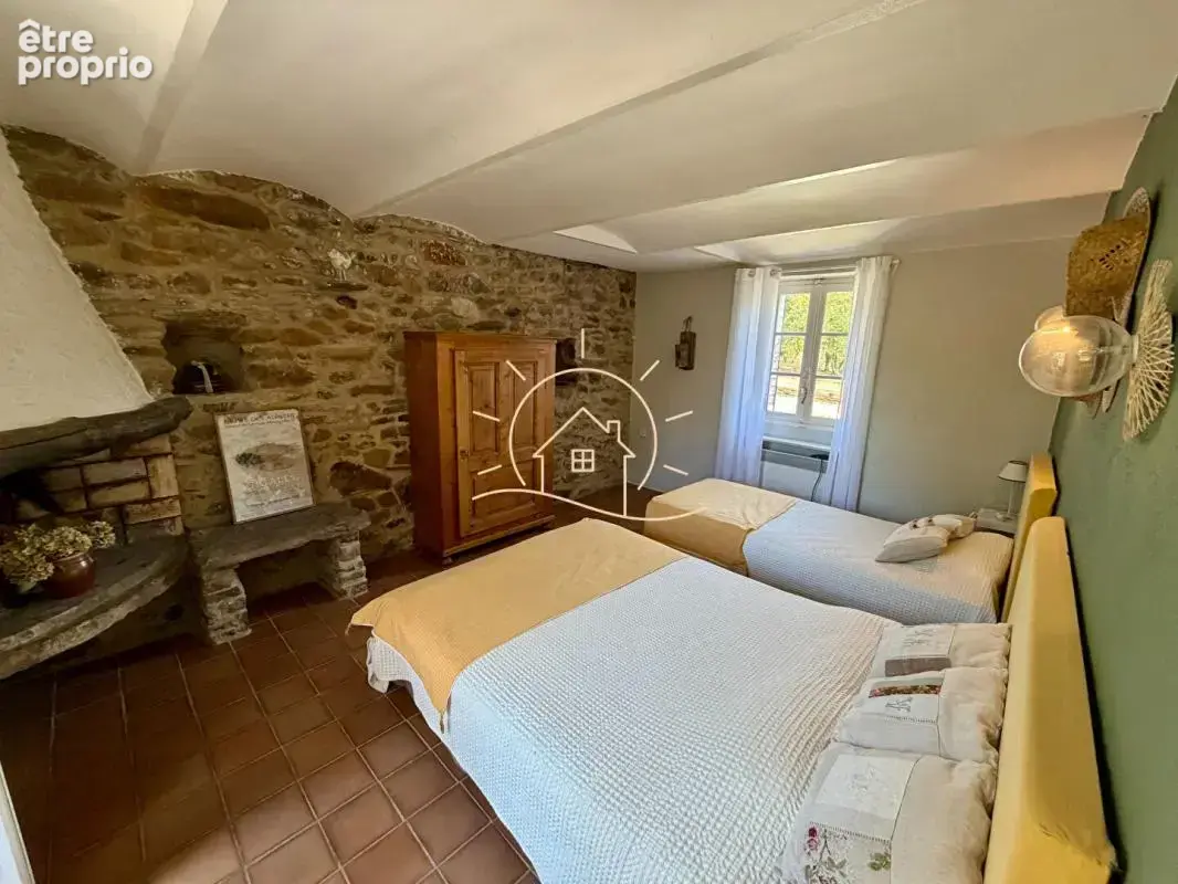 Mas en pierres avec piscine et 2 000 m² de terrain à Gagnières - photo 11