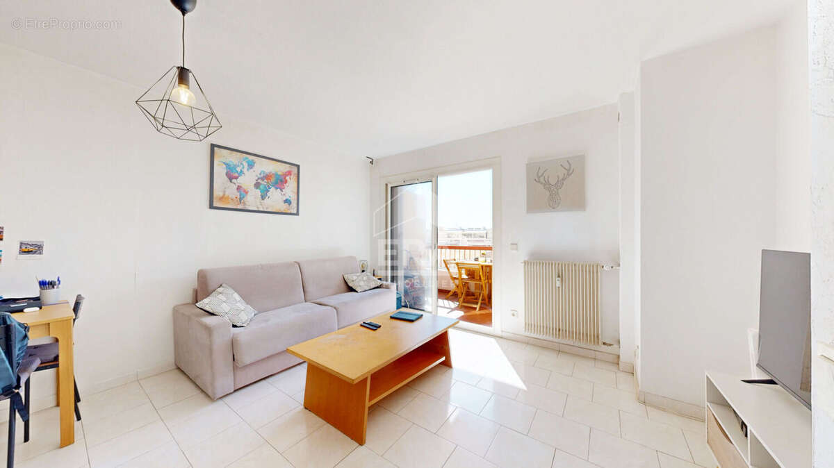Appartement à SAINT-LAURENT-DU-VAR