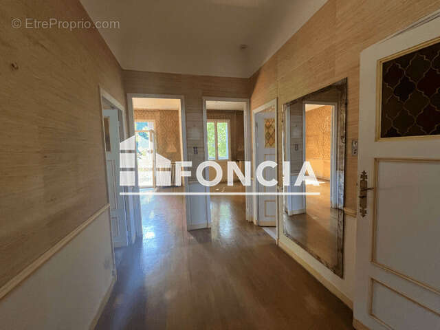 Maison 4 Pièces 190m² à vendre 880000€ - Marseille 13012 - photo 2