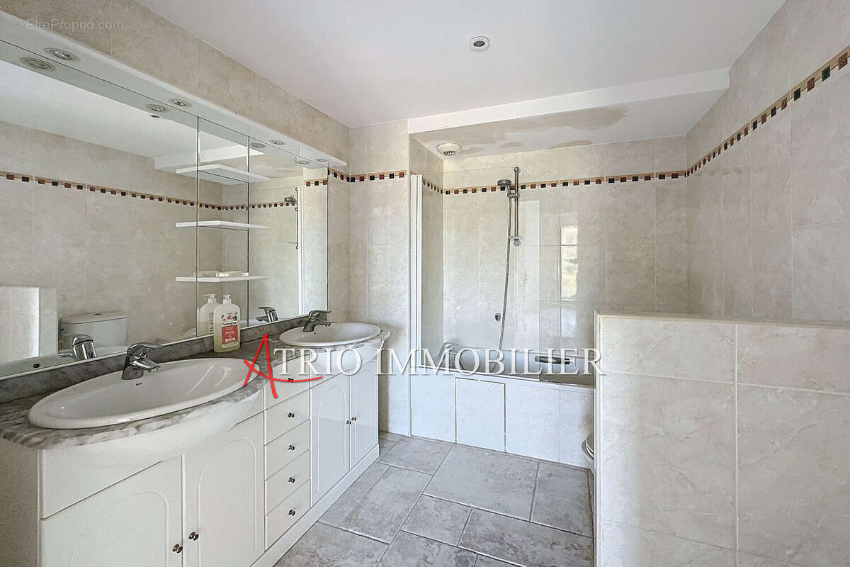 Appartement à SAINT-LAURENT-DU-VAR