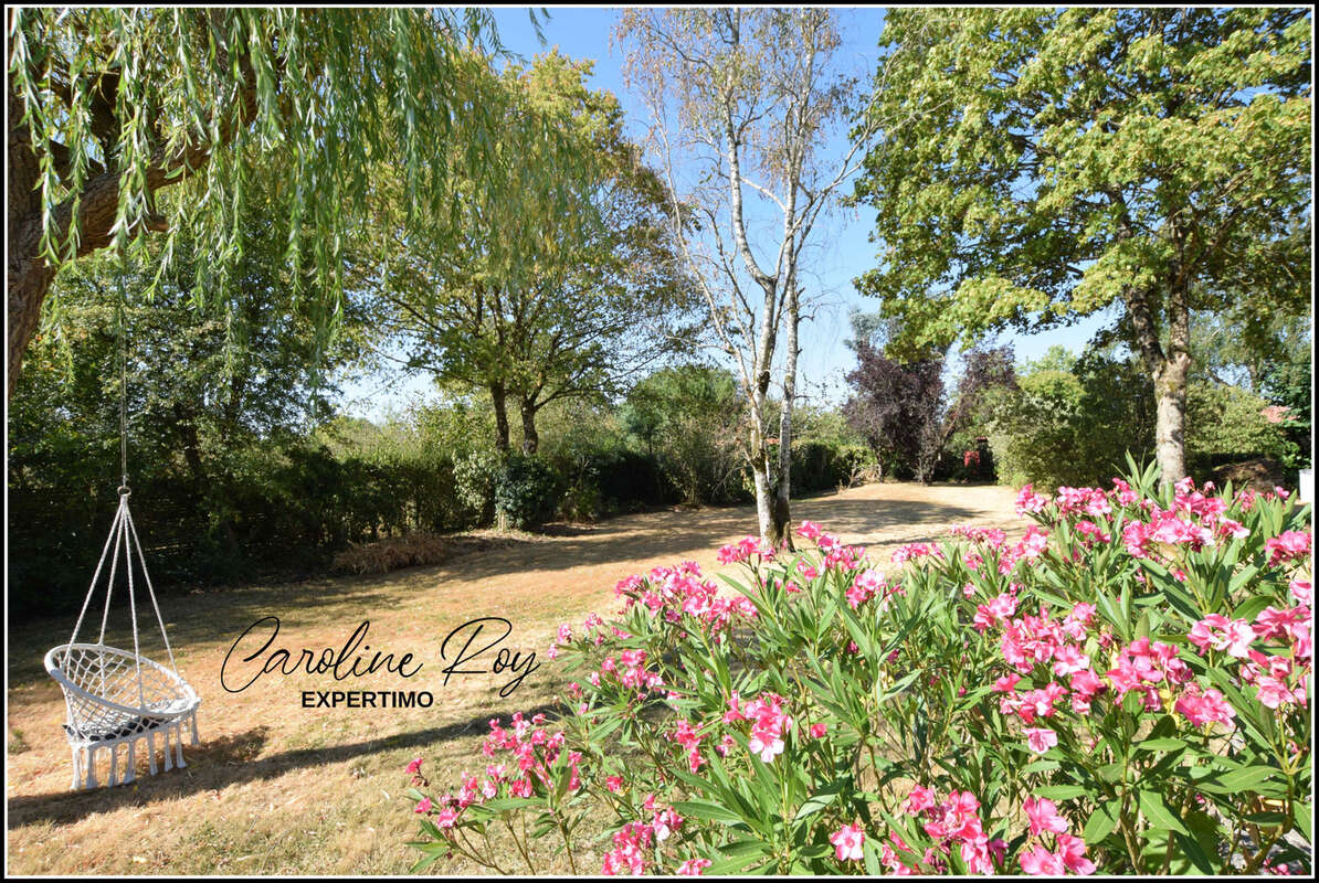 LA BERNARDIERE Ancienne logère en pierre avec dépendances et jardin d'environ 1576 m2. - photo 10