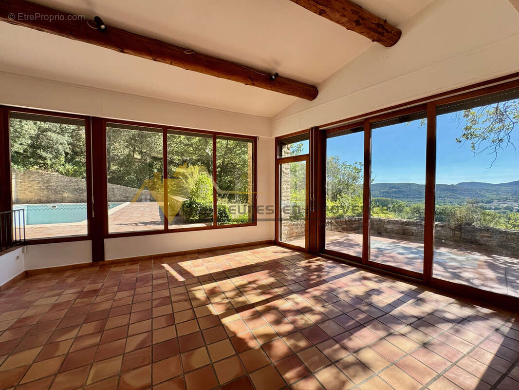 À vendre   Villa de caractère avec vue dominante, piscine et 4 chambres - photo 9