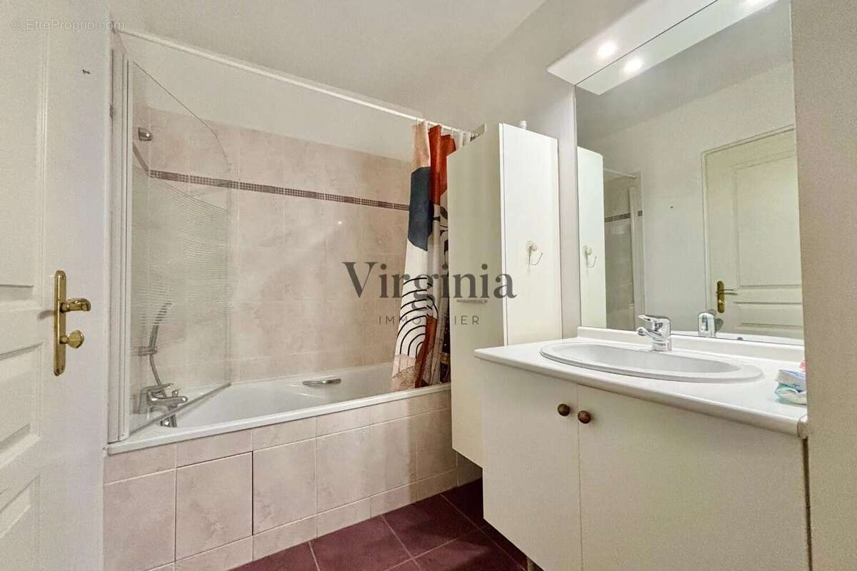 Appartement à CHARENTON-LE-PONT