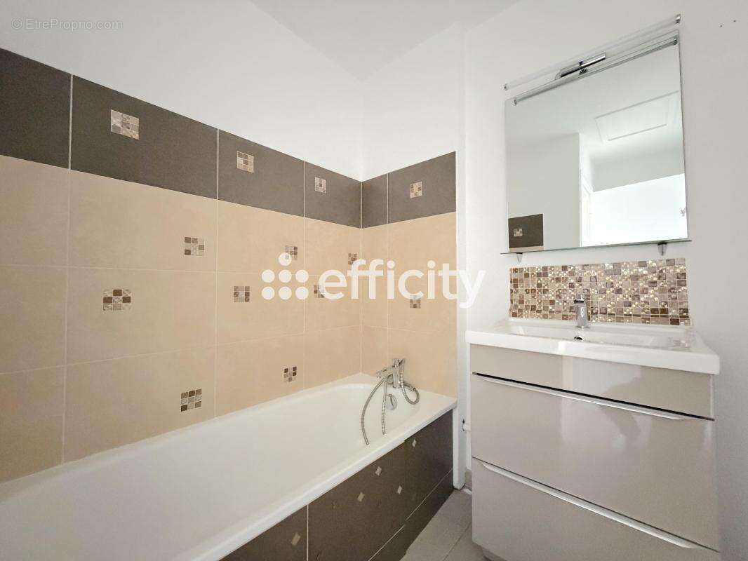 Maison 86 m² à Cournonsec  - photo 14