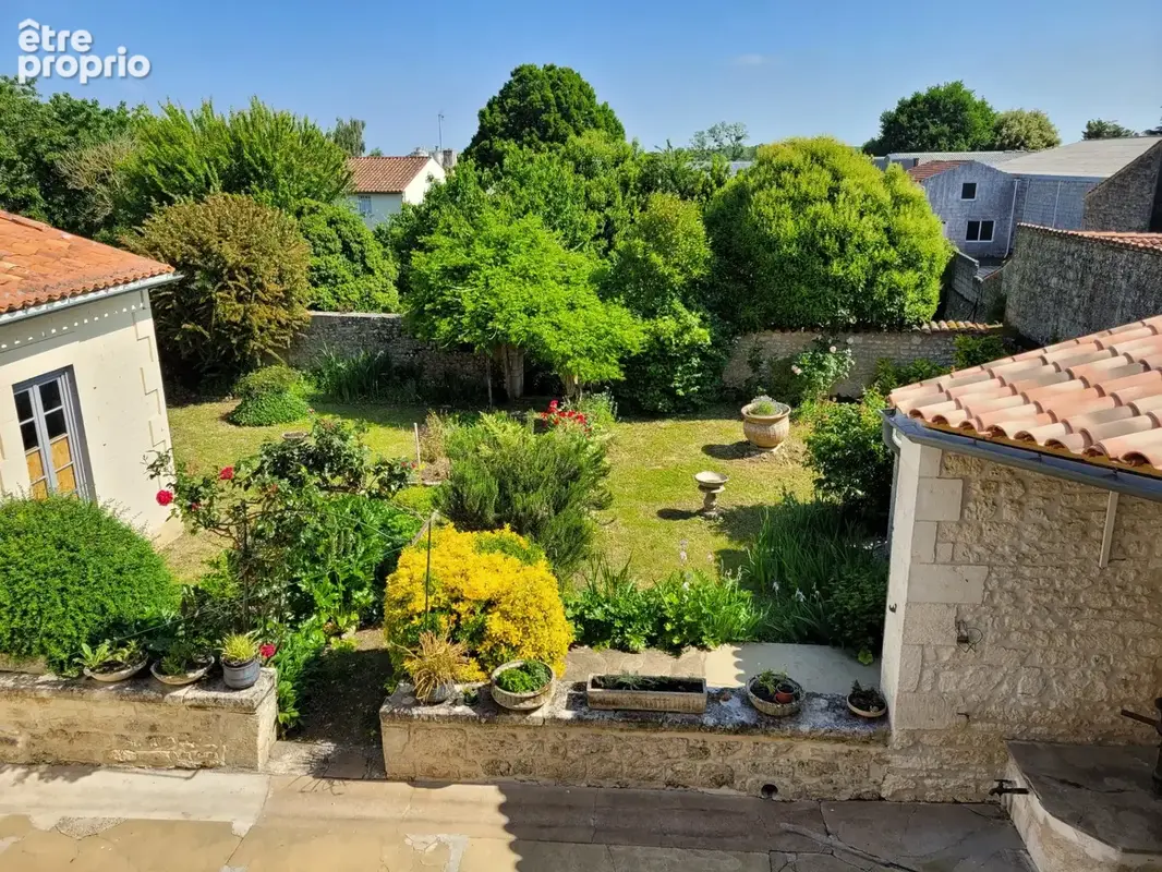 Maison avec fort potentiel + local commercial au centre de Bords - photo 16