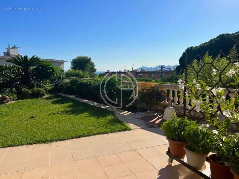 Appartement à LE CANNET