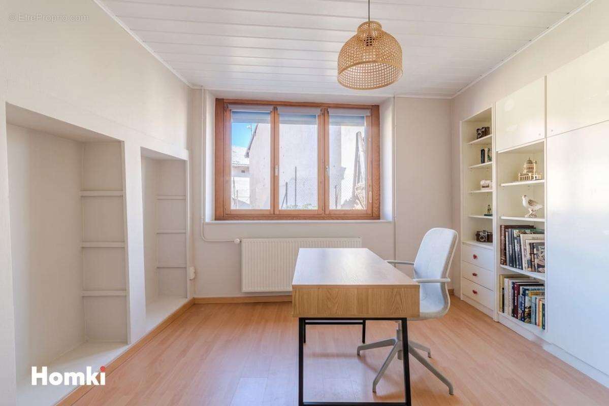 Ferme de village T8 de 168m² entièrement rénovée avec dépendances - Saint-Hymetière-sur-Valouse - photo 7