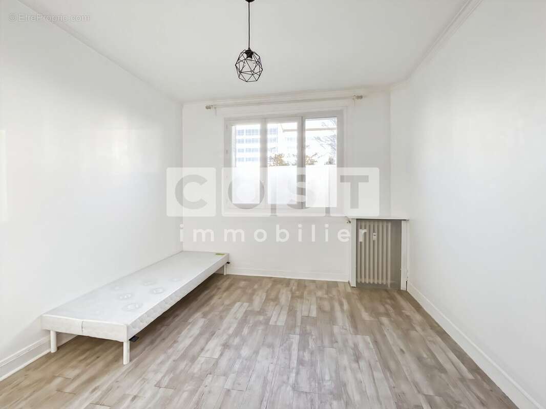 Appartement à LA GARENNE-COLOMBES