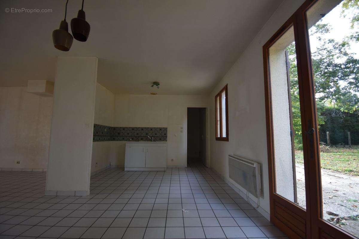 Maison à SAINT-SATUR