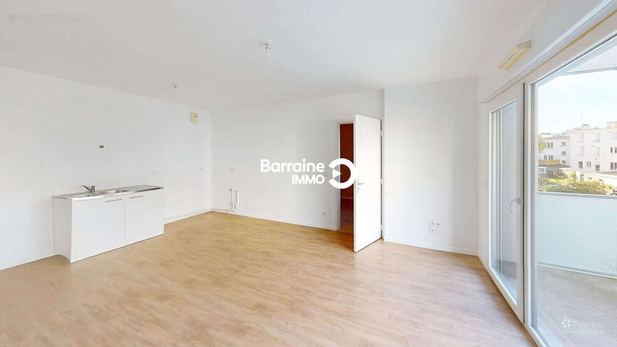 A vendre - lorient  centre ville - appartement recent de type 3 de 55m² avec balcon et garage - photo 10