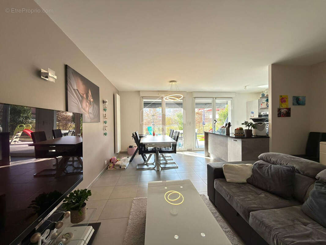 Appartement à POISY