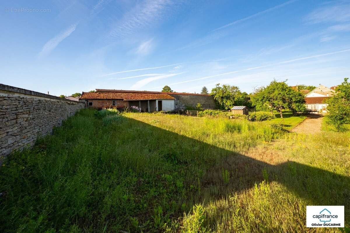 Terrain à vendre  IS SUR TILLE (21) sur une parcelle de plus de 800 m² avec permis d'aménager - photo 3