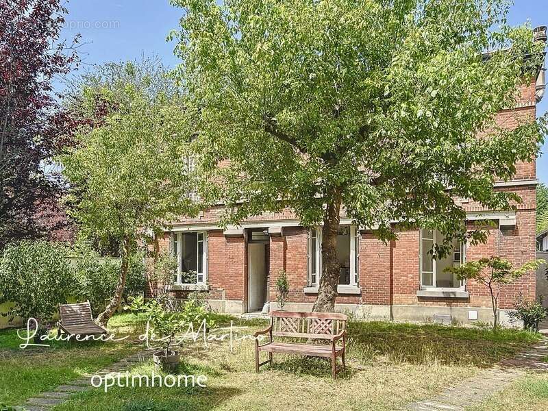 Appartement à LA GARENNE-COLOMBES